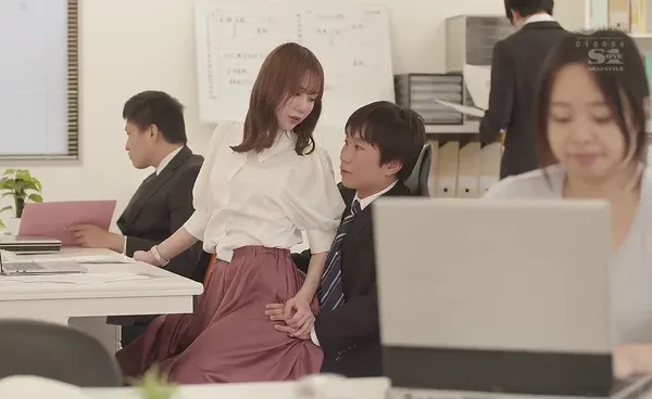 sex bơm nước vào lồn Cám dỗ khó cưỡng lại của em đồng nghiệp thích ngồi cưỡi ngựa